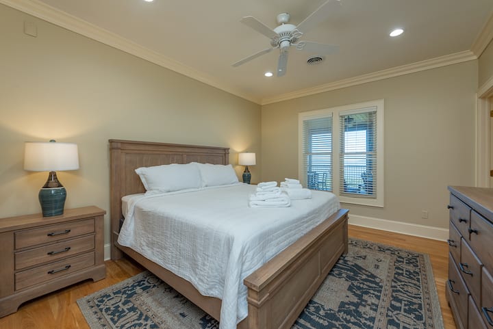 Glavna razina, bračni krevet (180x200), spavaća soba