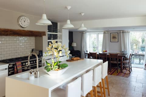 The Long Cottage - perfect for families or friends