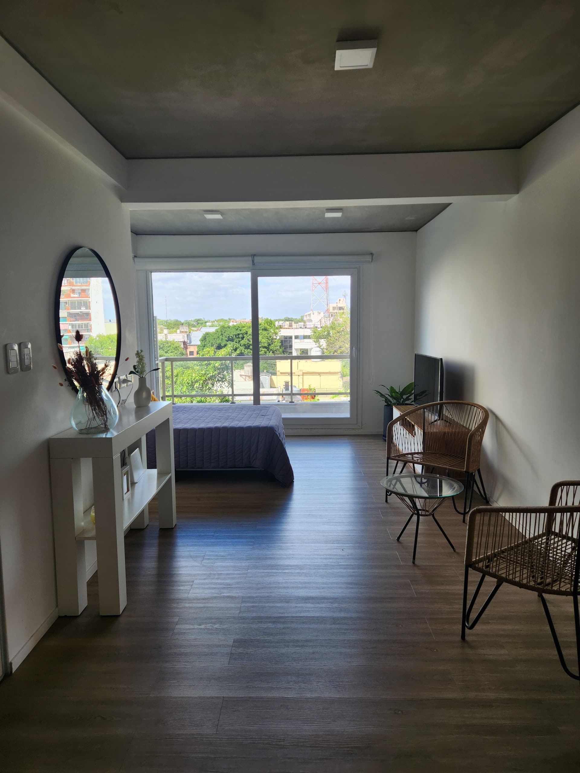 Beautiful modern, bright and equipped monoenvironment