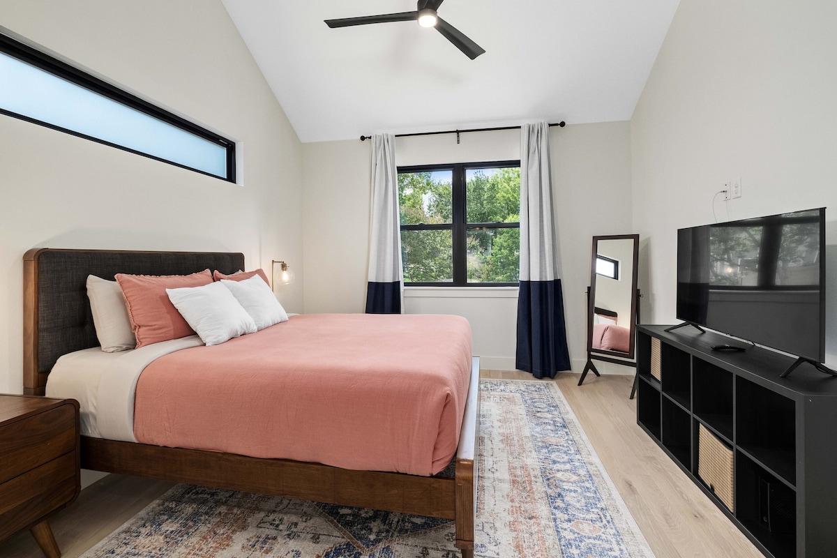 Chumba kikuu cha kulala.... Kitanda cha ukubwa wa malkia - NI cha starehe SANA.