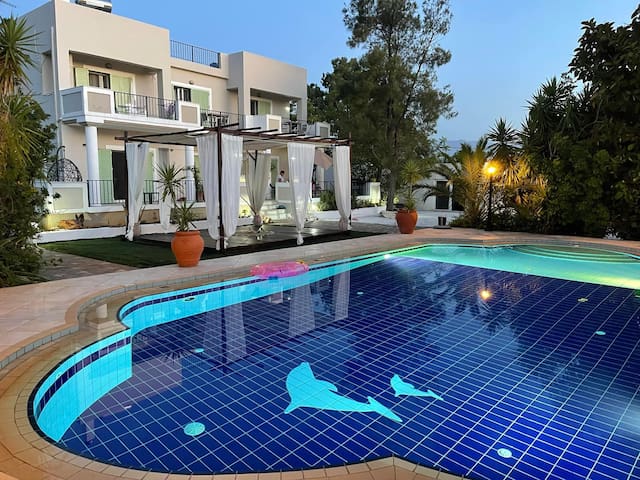 Big private pool ★Close to the beach★ Sea view