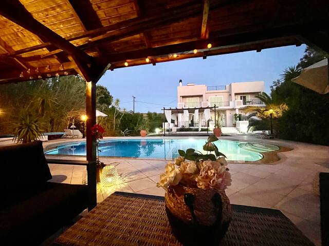 Big private pool ★Close to the beach★ Sea view gallery image 4