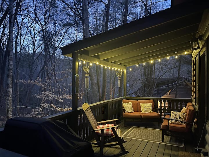 Uber Helen: Tranquil Woodland Retreat - Helen, GA