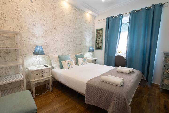 Guesthouse 5 suites 10 guests 5WC Avenue Liberty gallery image 5