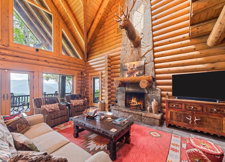Spirit Elk Lodge 7 Beds, Hottub, Gazebo, Sleeps 10 - Waynesville, NC