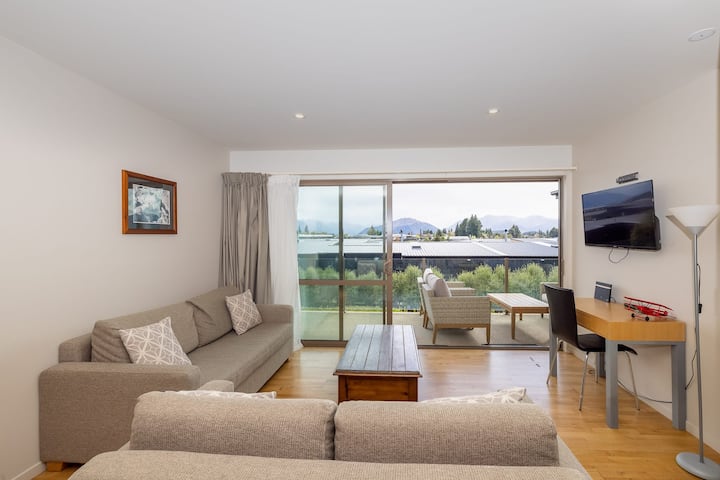 Superb Mountain Views From A Great Apartment - Wanaka