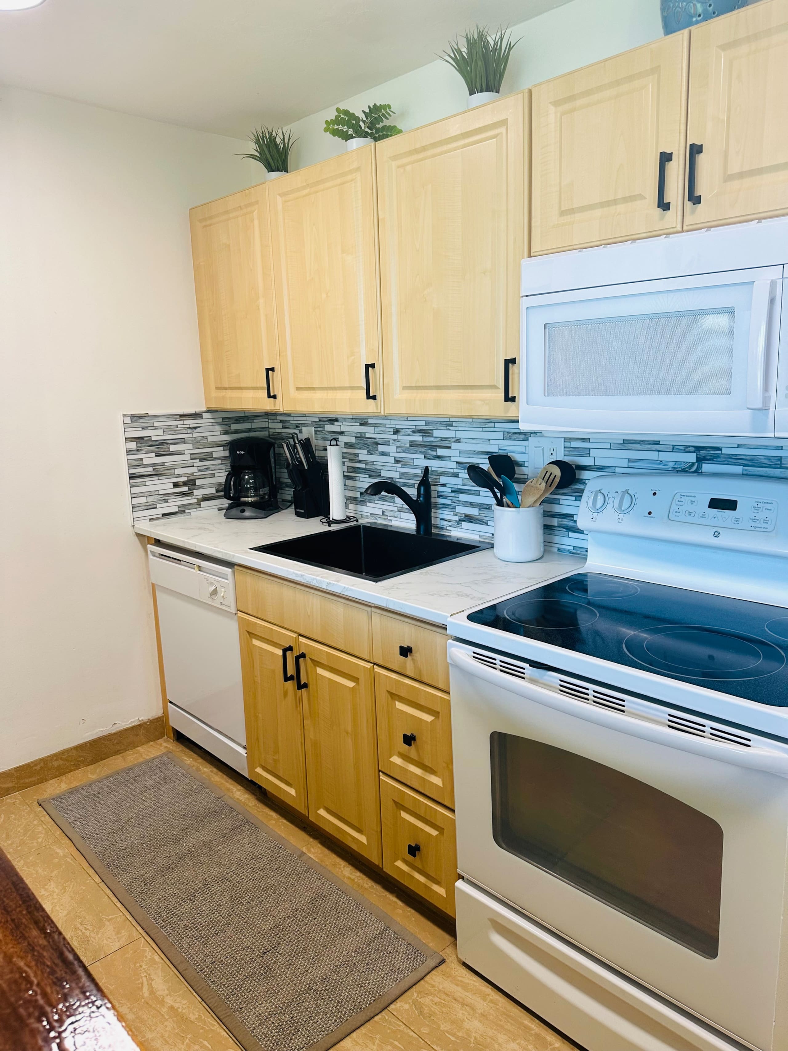 Condo in Kihei · ★4.84 · 1 bedroom · 2 beds · 1 private bath - Image 5