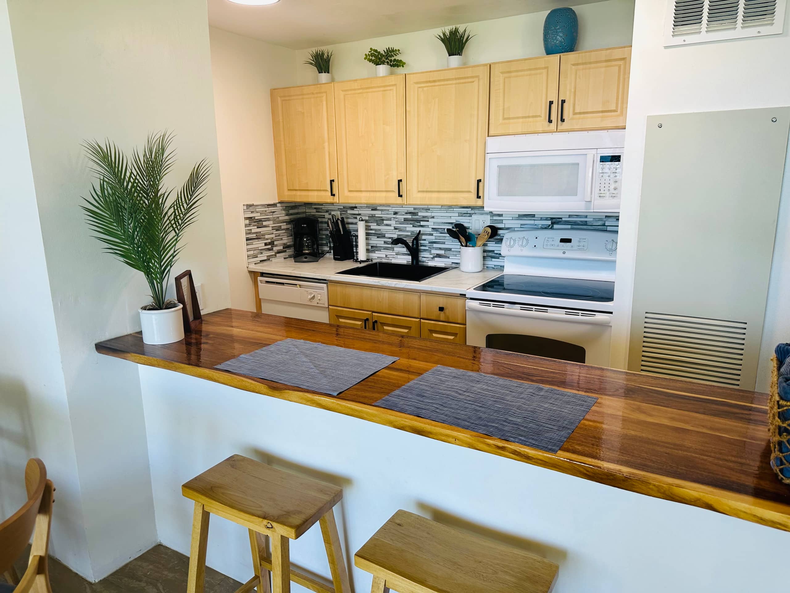 Condo in Kihei · ★4.84 · 1 bedroom · 2 beds · 1 private bath - Image 20