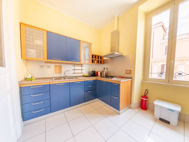 Lovely 4-bedroom apartment 30m SanGiovanni metro gallery image 3