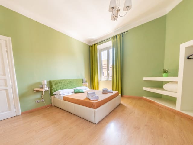 Lovely 4-bedroom apartment 30m SanGiovanni metro gallery image 4