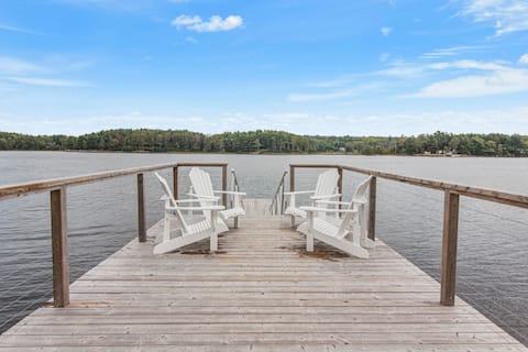 Wood-Fired Sauna, Sleeps 8 – Private Waterfront!