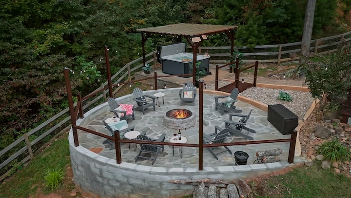 Zen Mountain Villa • Fenced Yard • Hot Tub Retreat - Cabins for