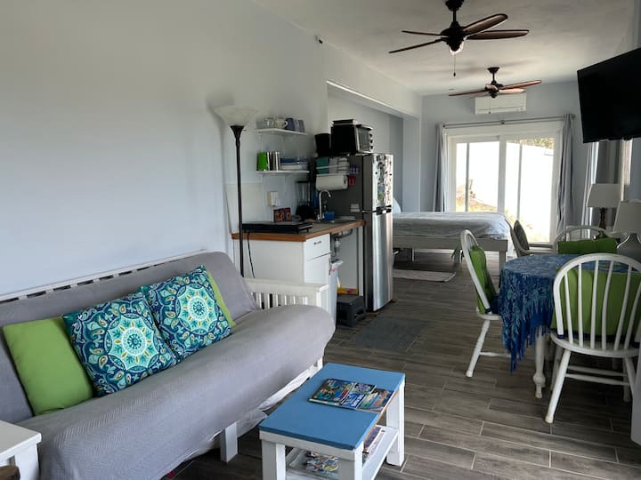 Quiet, Private Writer's Cottage With Huge Views - 코랄 베이