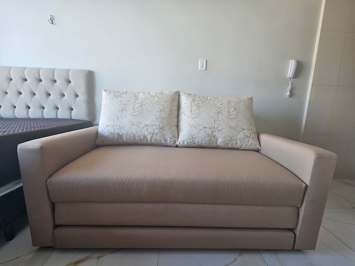 Tweepersoons slaapbank. 