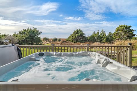 4-Acre BEACH Farmhouse: NEW Hot Tub/Firepit/Slp 14