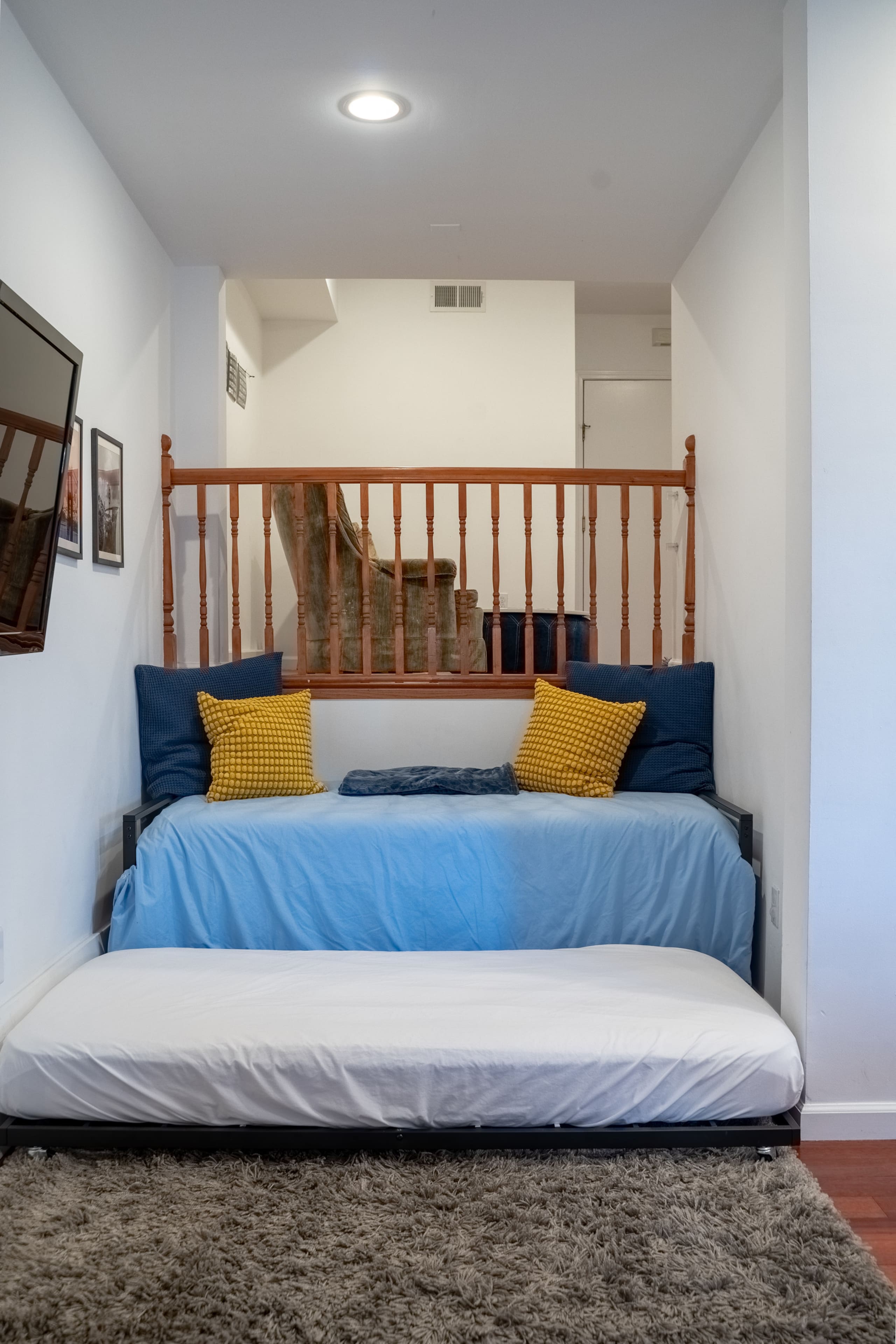 Lush 1-bedroom suite with free garage parking - Image 5