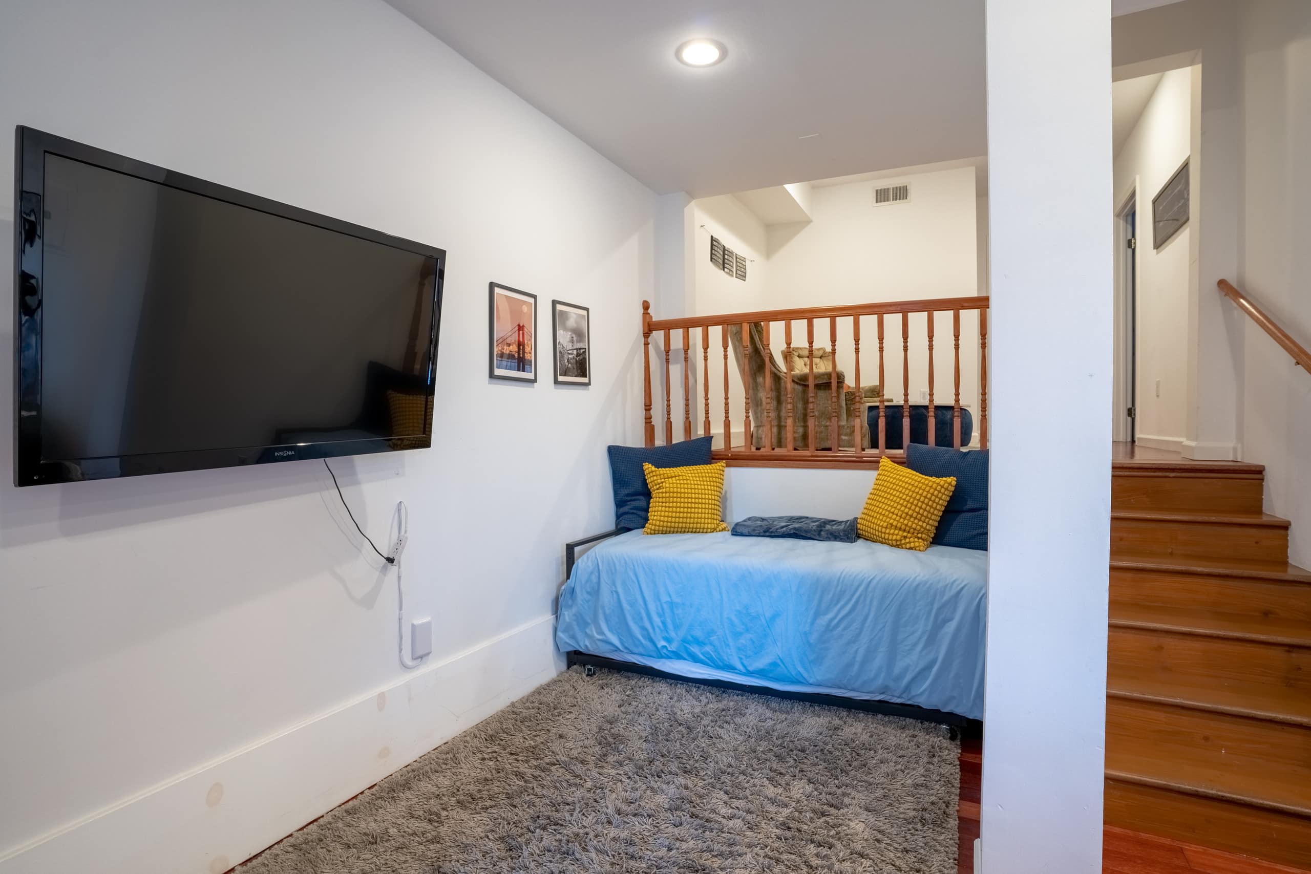 Lush 1-bedroom suite with free garage parking - Image 4