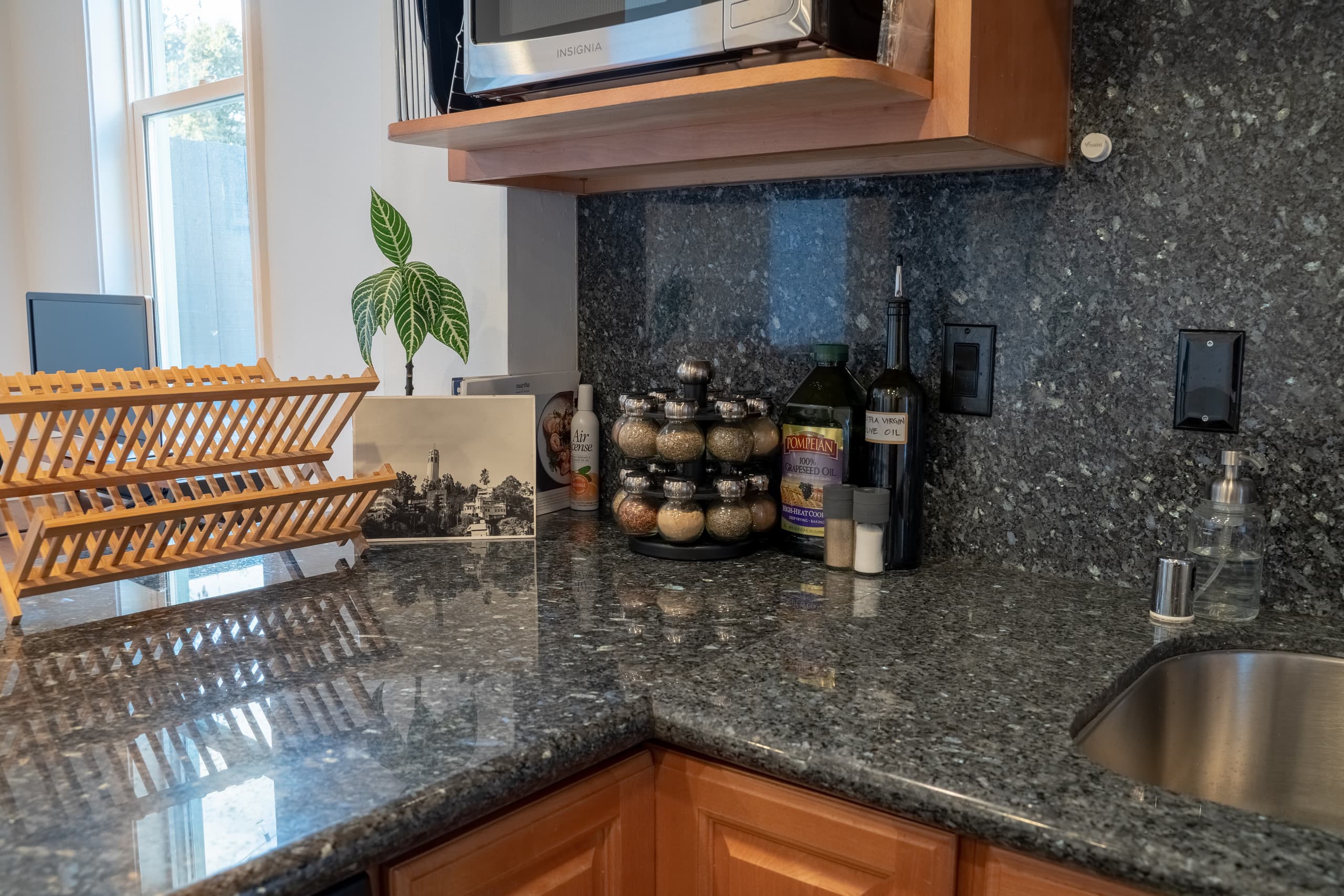 Lush 1-bedroom suite with free garage parking - Image 9