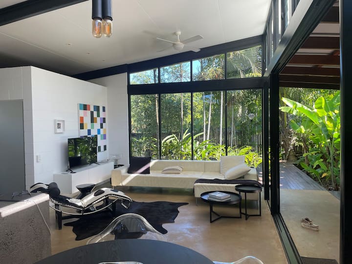 Tropical Modernist Retreat - Mission Beach