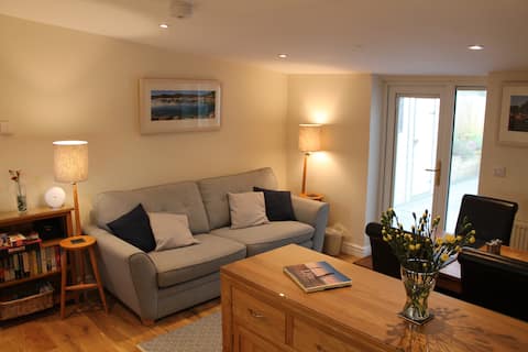 Top Airbnb: Penprys Bach at Hendre Barns: 4* Luxury Barn in Abererch, Efail Newydd, Pentre Uchaf, Y Ffr
