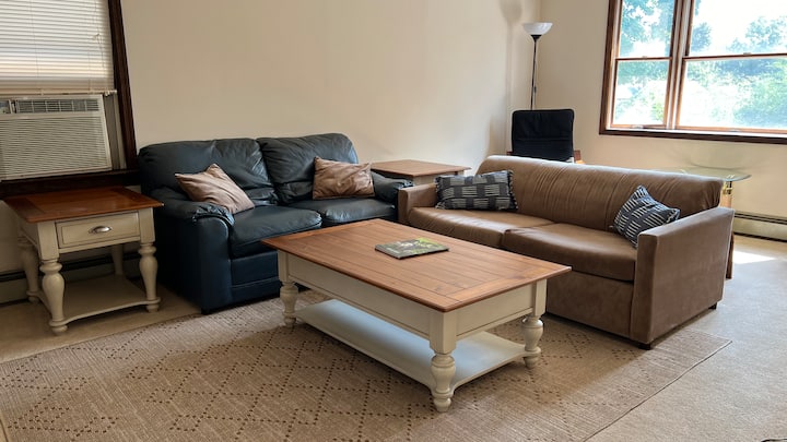 Spacious Apartment Rental In Heart Of Oyster Bay - Roslyn, NY