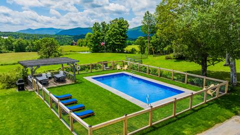 Charming farmhouse ~ Near Sugarbush and Killington