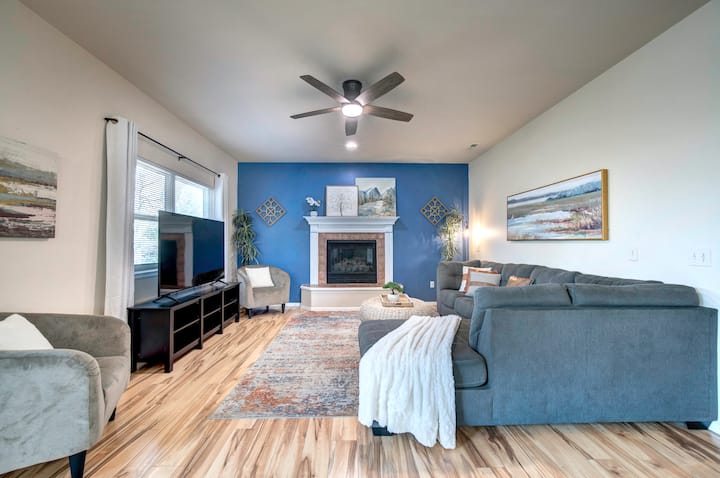 Spacious 5br Home – Fun Games + Mtn View