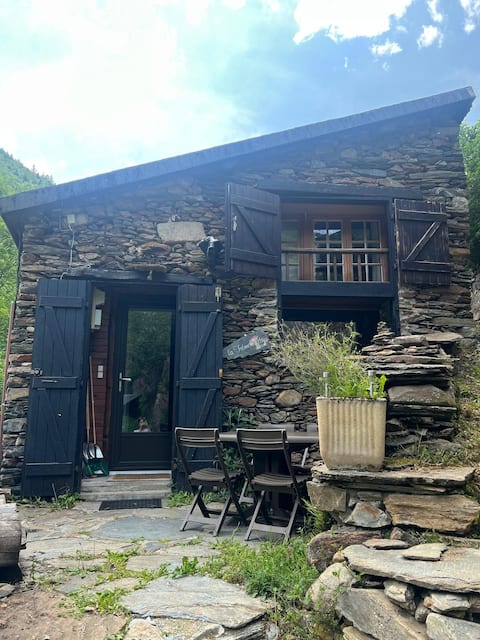 Pretty barn in the heart of the Ariège Pyrenees