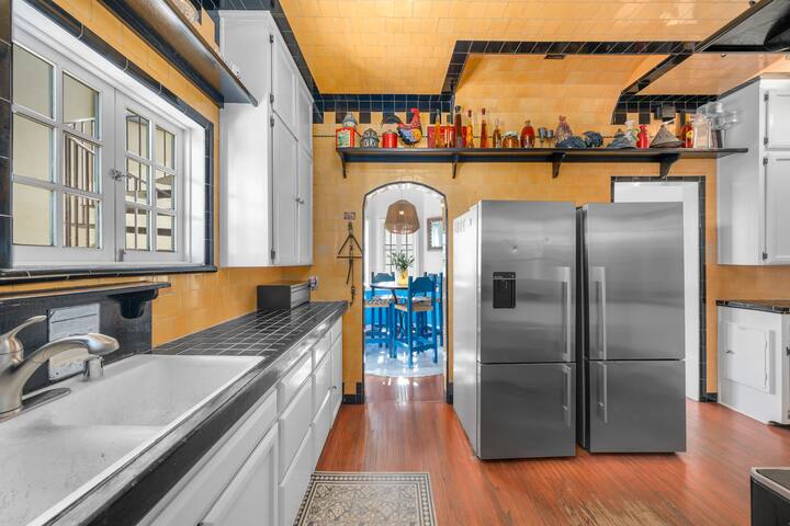 Beachfront, Roof Deck & Well-Stocked w/ Views! gallery image 3