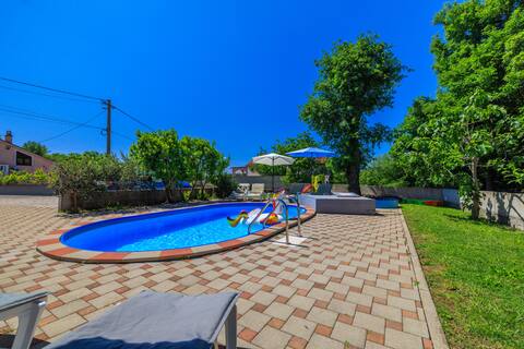 House with swimmingpool for 6-8 persons in Grižane