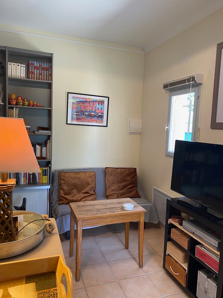 Chambre Au Calme Et Petit Déjeuner, Sdb, Parking . - Uzès