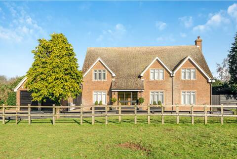 Spacious 9 bedroom house with games room