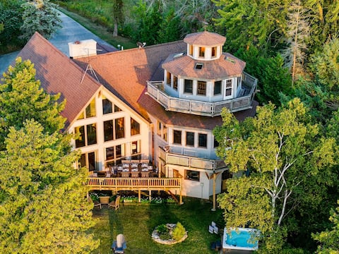 Hammarstrom House - Private Waterfront & Hot Tub