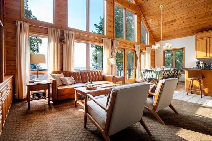 Hammarstrom House - Private Waterfront & Hot Tub - Door County, WI