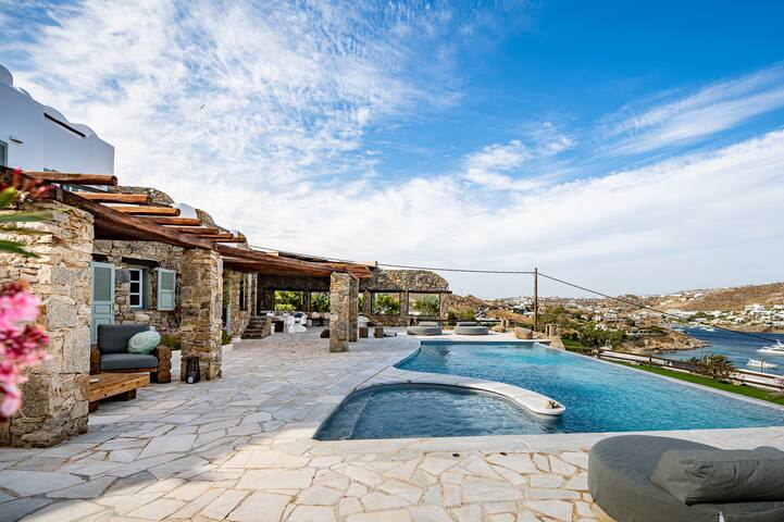 Villa with Pool & Sunrise Views – 2024 Renovation gallery image 3