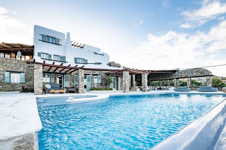 Villa with Pool & Sunrise Views – 2024 Renovation gallery image 4