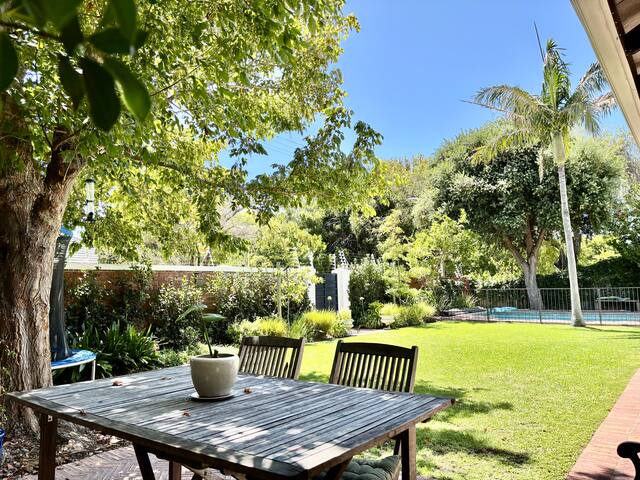 Cheerful & spacious 4 bedroom family home gallery image 2