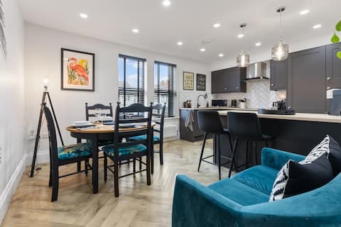 Successful Airbnb property: Flat A 2/3b 3 bath flat in Roundhay, EV charging in Roundhay