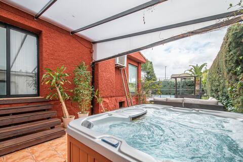 Designer House, Pool & BBQ