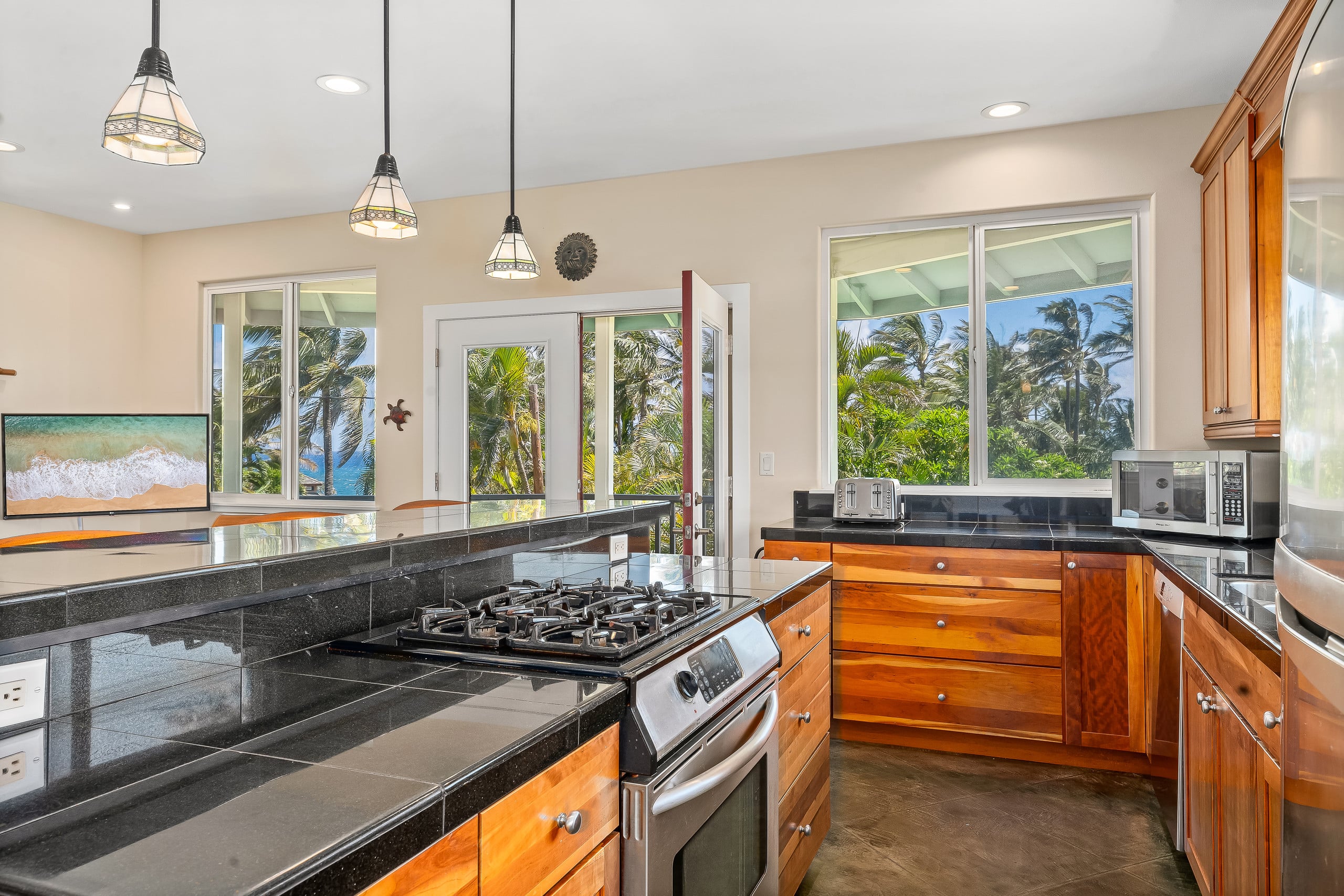 Home in Paia · ★4.91 · 6 bedrooms · 8 beds · 4.5 baths - Image 82