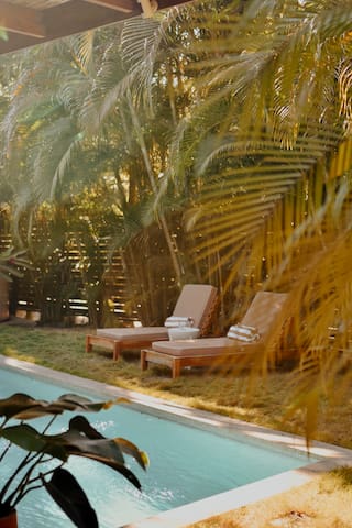 Entire home with 2 bedrooms in Playa Guiones Sur - Chic surf and yoga villa 2 minute walk to beach