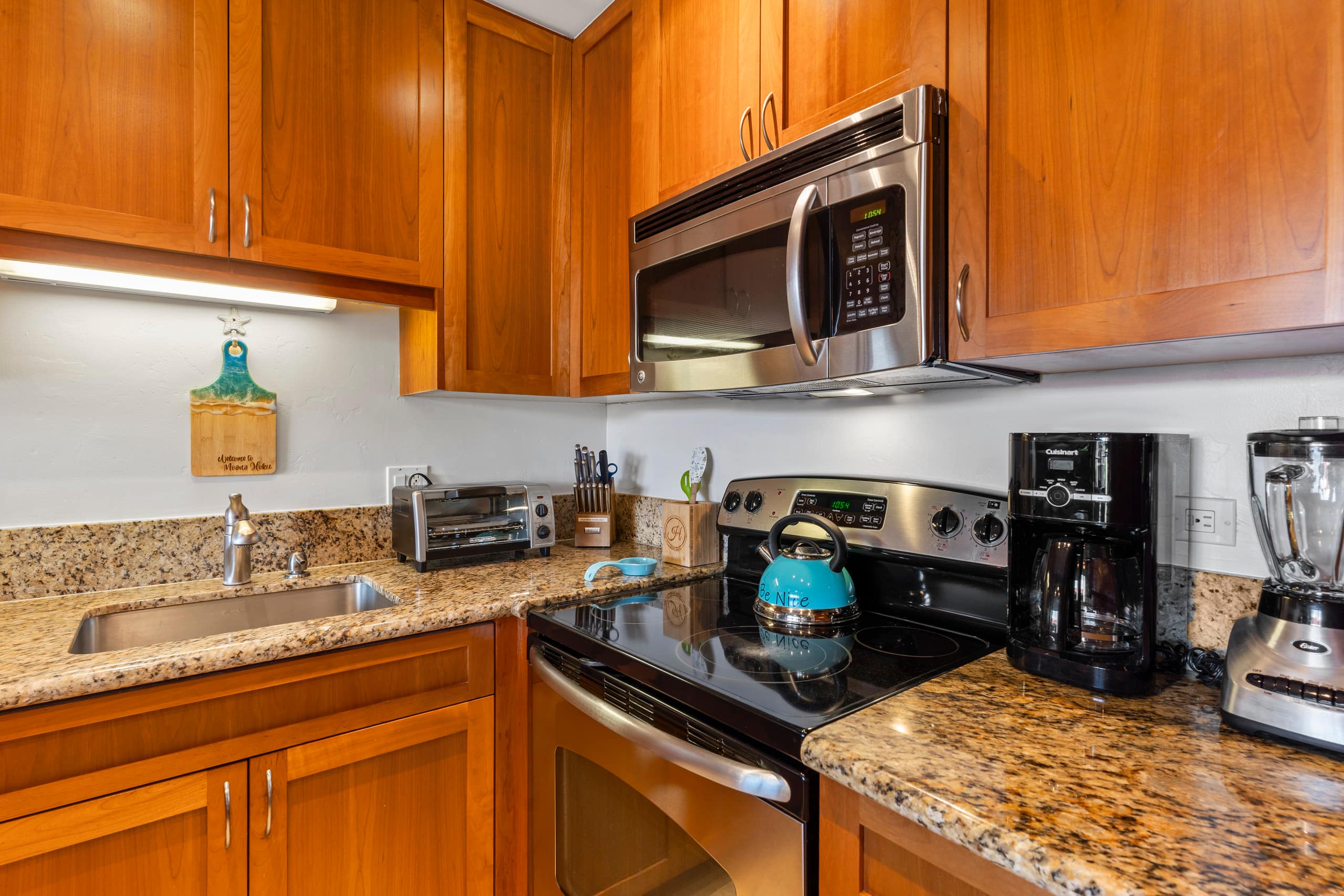 Condo in Lahaina · ★4.88 · 3 bedrooms · 5 beds · 2 baths - Image 9