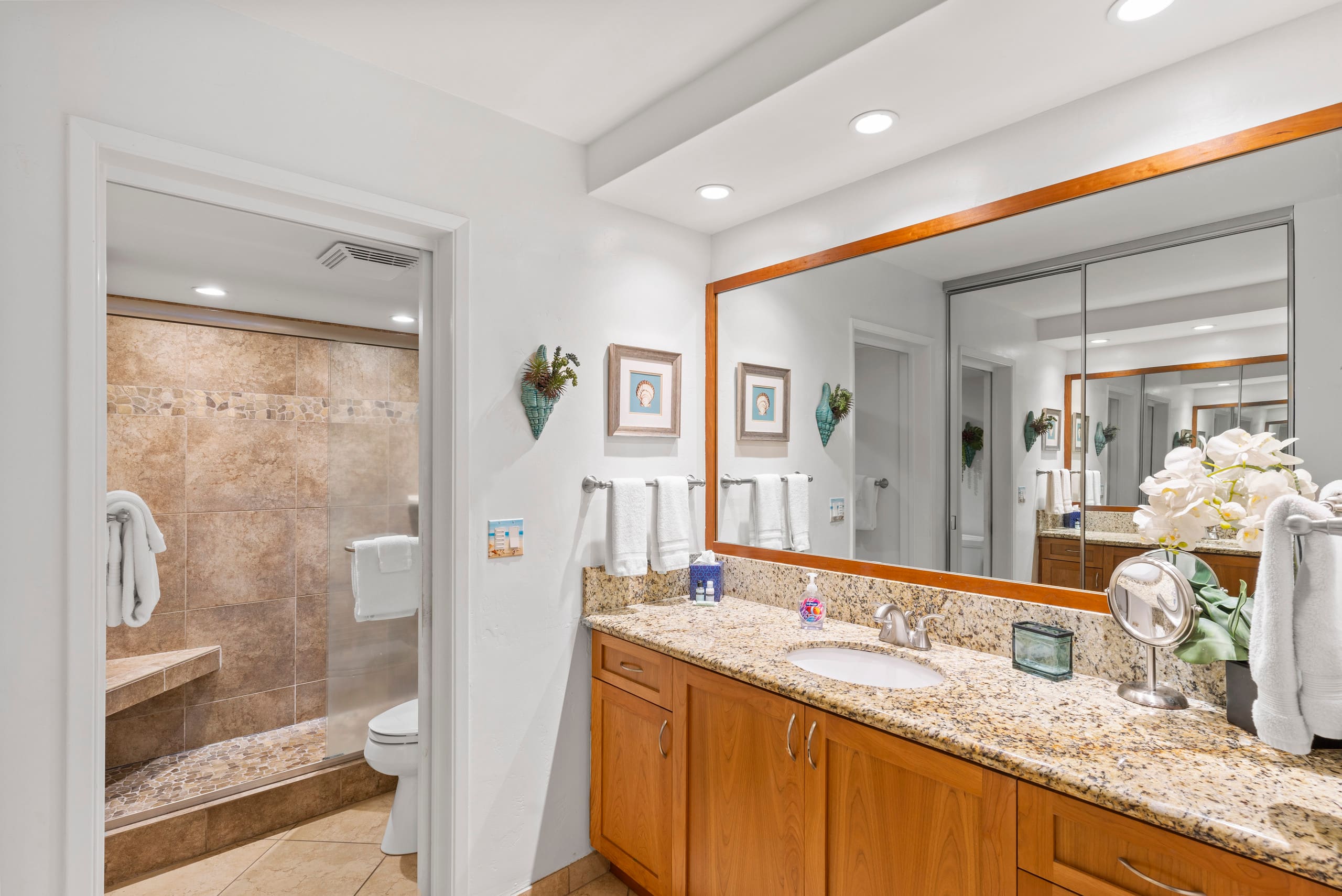 Condo in Lahaina · ★4.88 · 3 bedrooms · 5 beds · 2 baths - Image 28