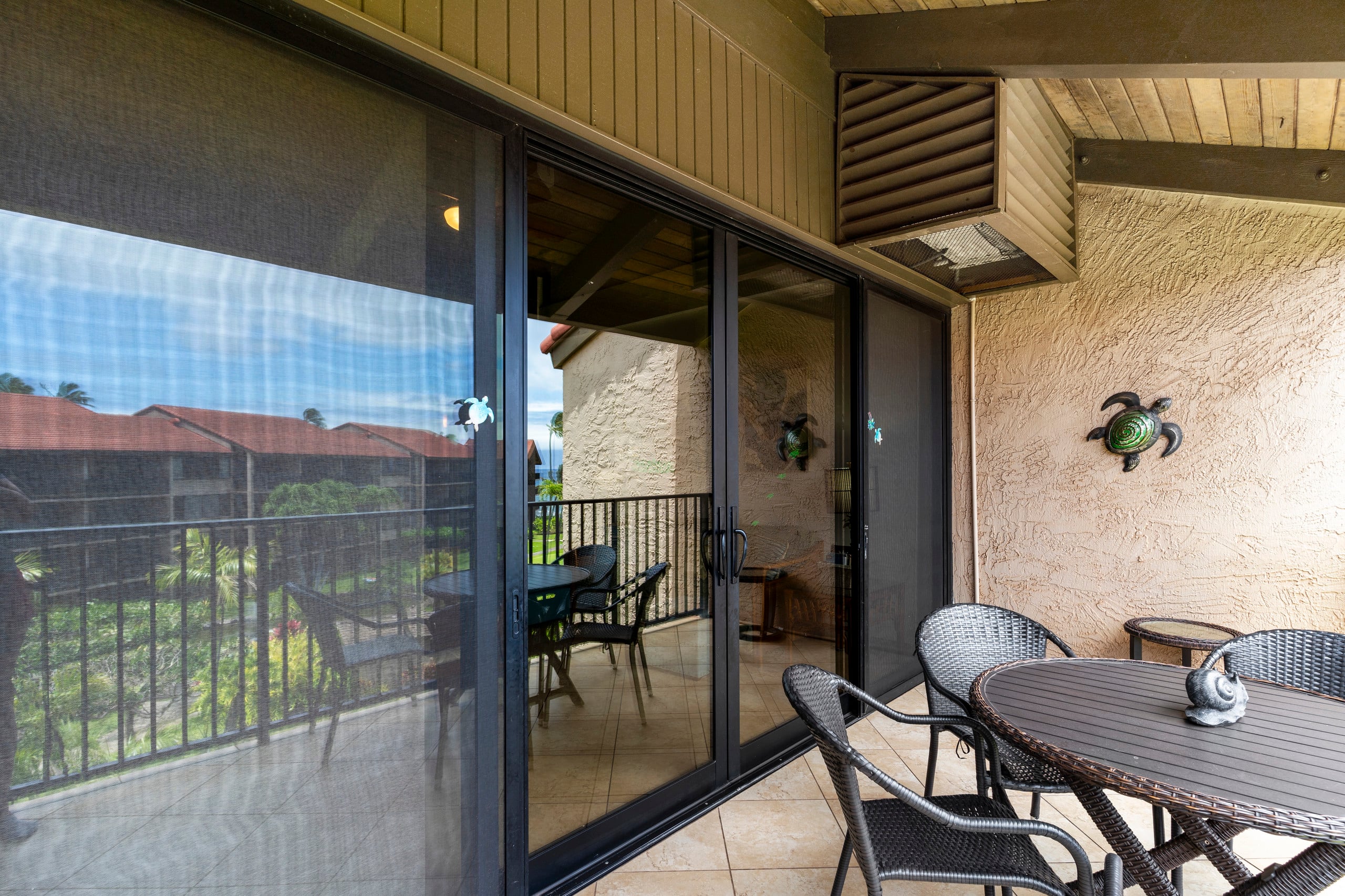 Condo in Lahaina · ★4.88 · 3 bedrooms · 5 beds · 2 baths - Image 35