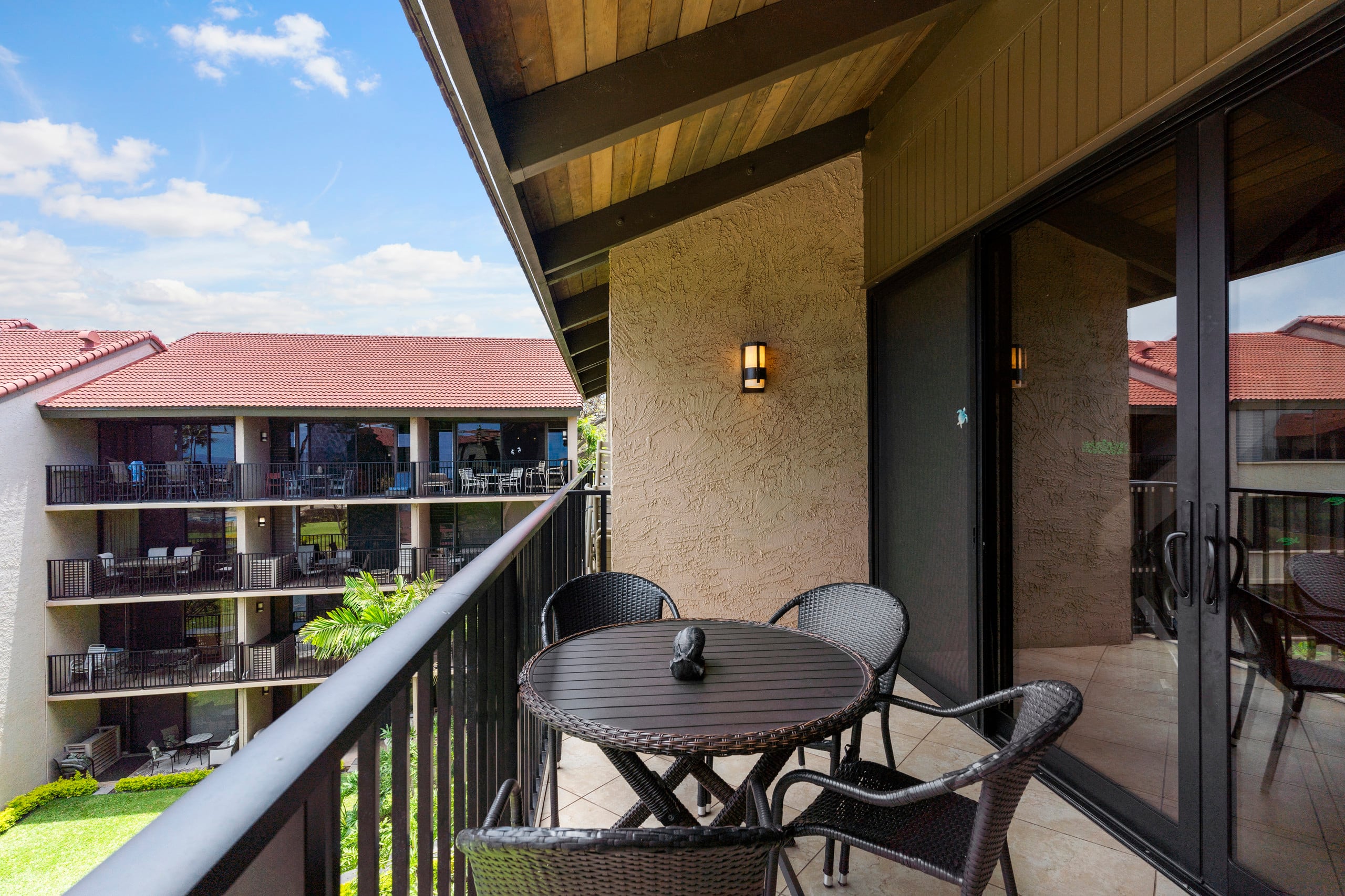 Condo in Lahaina · ★4.88 · 3 bedrooms · 5 beds · 2 baths - Image 36