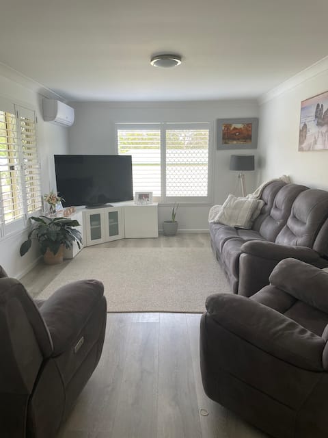 Top performing Airbnb: Cottage vibe 3 bedroom house with on site parking in Sussex Inlet