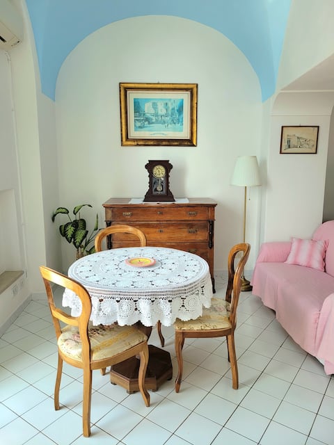 Top Airbnb: Elle, just few steps from the center! in Positano