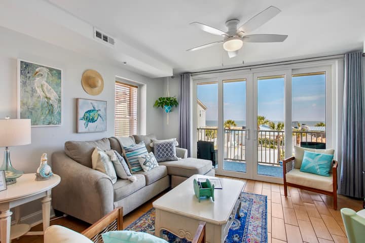 Coastal vibes and beautiful views await you . 