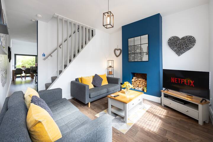 20 Mins From Mrc Center, Stylish Home-king Bed - Stockport