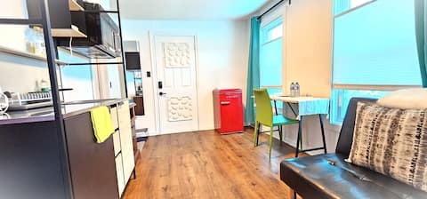 Top Airbnb: AKSUM- Location! Lovely Studio, Ensuite Shower, AC in City Centre